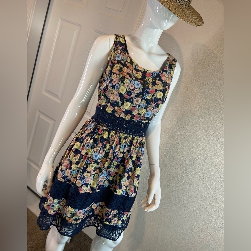 Lauren Conrad~Multi-Color Floral w/Lace Detail~Fit & Flare~Midi Dress~Size 10
